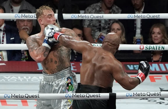 Jake Paul đánh bại Mike Tyson sau 8 hiệp đấu, nhận 40 triệu USD- Ảnh 4.